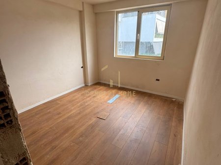 Shitet apartament 1+1  Kompleksi Tom Doshit ,Shkoze