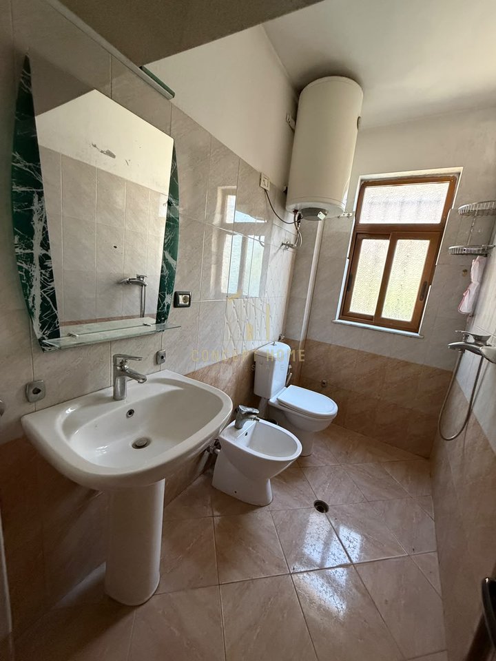 Jepet me qera apartament 2+1 ne Vasil Shanto