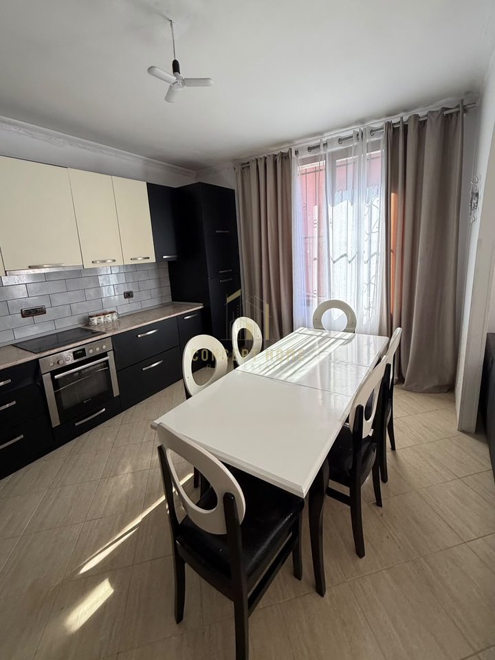 Jepet me qera apartament 2+1 ne Vasil Shanto