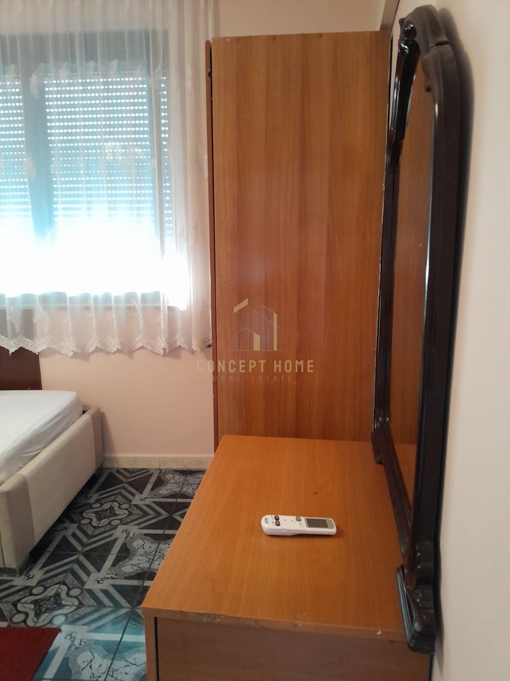 Si affitta il secondo piano (2+1) di una villa privata in viale Zogu I
