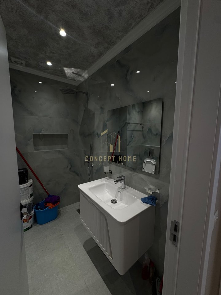 Shitet Apartament 1+1 ne Kamez