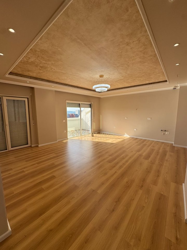 Shitet Apartament 1+1 ne Kamez