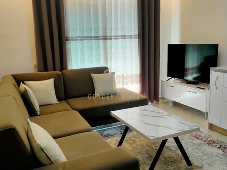 Shitet apartament 1+1 i Konvertuar ne 2+1 ne Kamez,Bathore