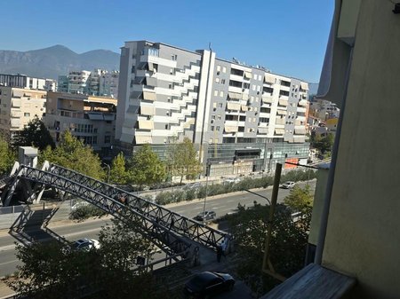 Jepet me qera apartament 3+1 tek Kodra e Diellit