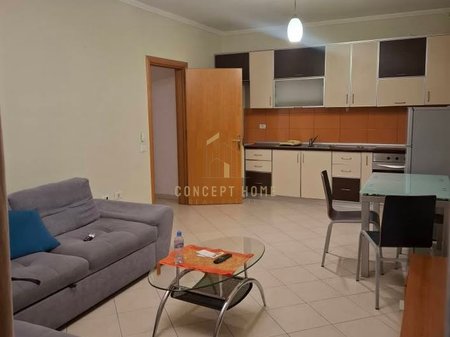 Appartamento 1+1 in affitto a Komune te Parisit