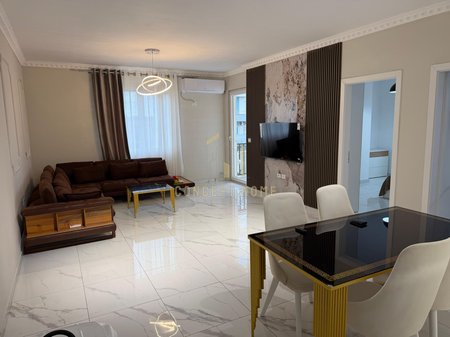 Jepet me qera Apartament 2+1 ne Kamez