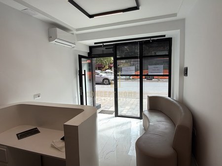 Ufficio in Affitto in Via di Dibrë, Tirana - 500€ | 30 m²