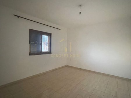 Jepet me qera 1+1 kati dyte shtepi private Kamez