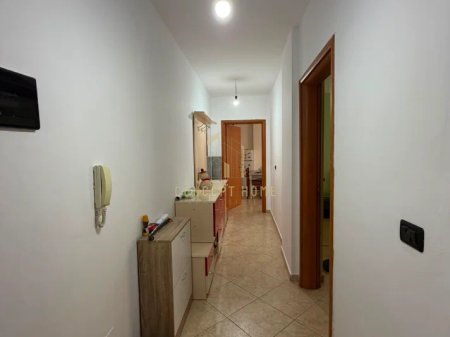 Jepet me qera apartament 1+1 ne Kombinat