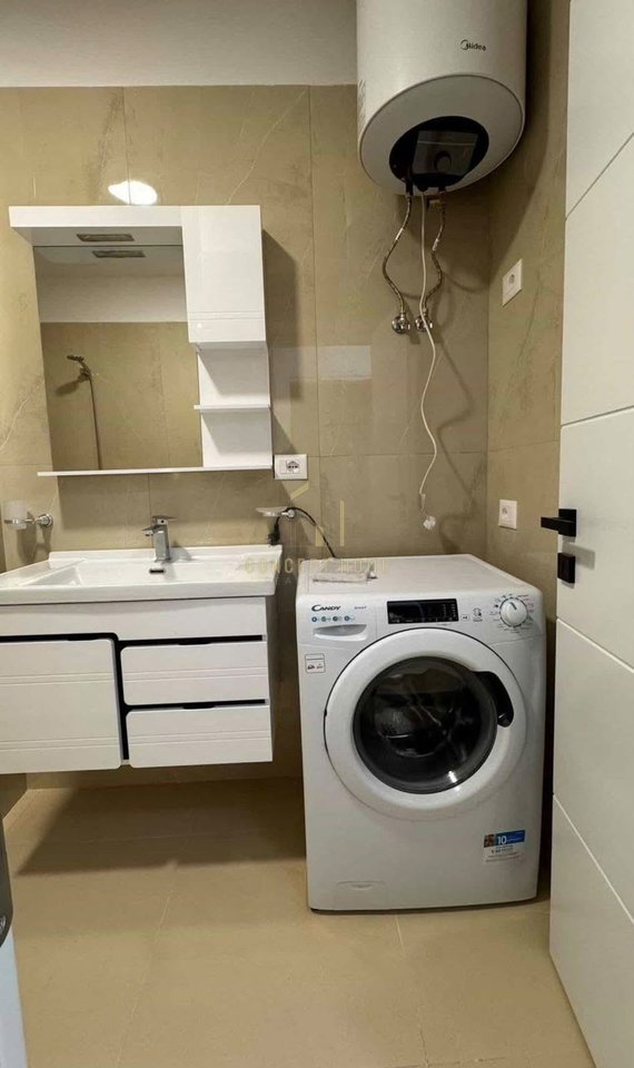 Jepet me qera apartament 2+1 tek Ish-Parkut të Autobusëve