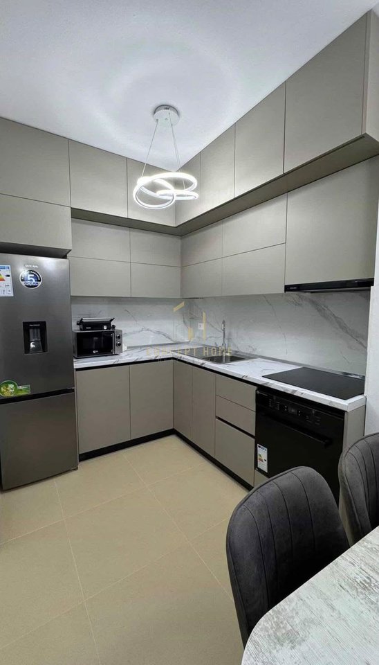 Jepet me qera apartament 2+1 tek Ish-Parkut të Autobusëve