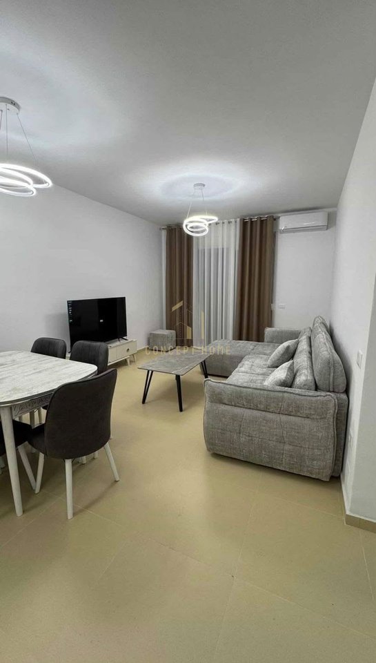 Jepet me qera apartament 2+1 tek Ish-Parkut të Autobusëve