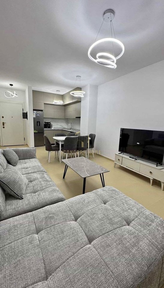 Jepet me qera apartament 2+1 tek Ish-Parkut të Autobusëve