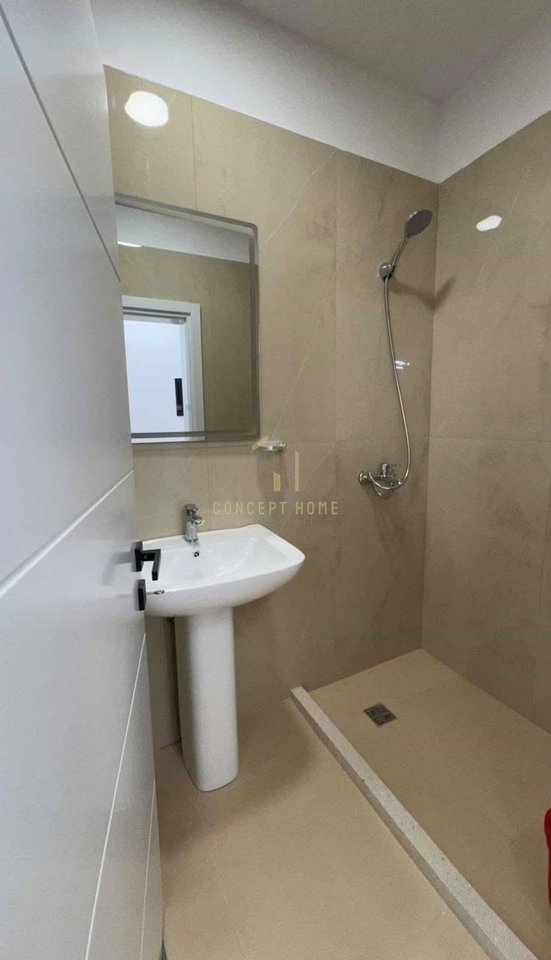 Jepet me qera apartament 2+1 tek Ish-Parkut të Autobusëve