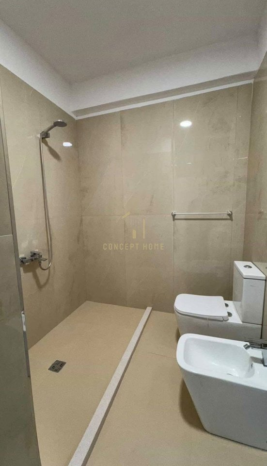 Jepet me qera apartament 2+1 tek Ish-Parkut të Autobusëve