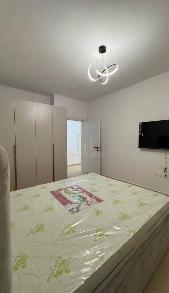 Jepet me qera apartament 2+1 tek Ish-Parkut të Autobusëve