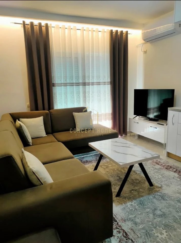 Shitet apartament 1+1 i Konvertuar ne 2+1 ne Kamez,Bathore