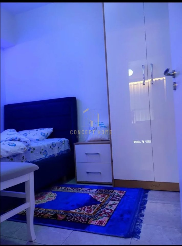 Shitet apartament 1+1 i Konvertuar ne 2+1 ne Kamez,Bathore