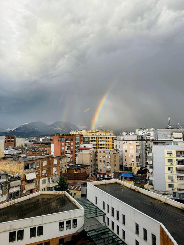 Jepet me qera apartament 2+1 ne Qender