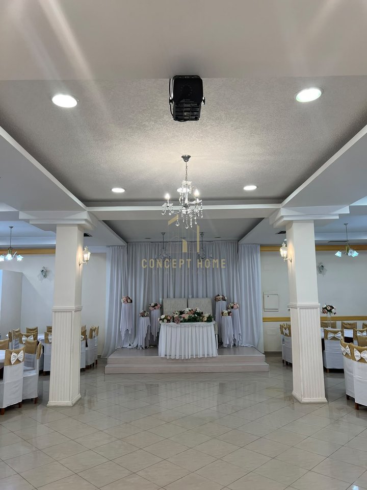 Jepen me qira 2 ambiente biznesi  ( 2 Lokale) – RRUGA MANHATAN, KAMËZ