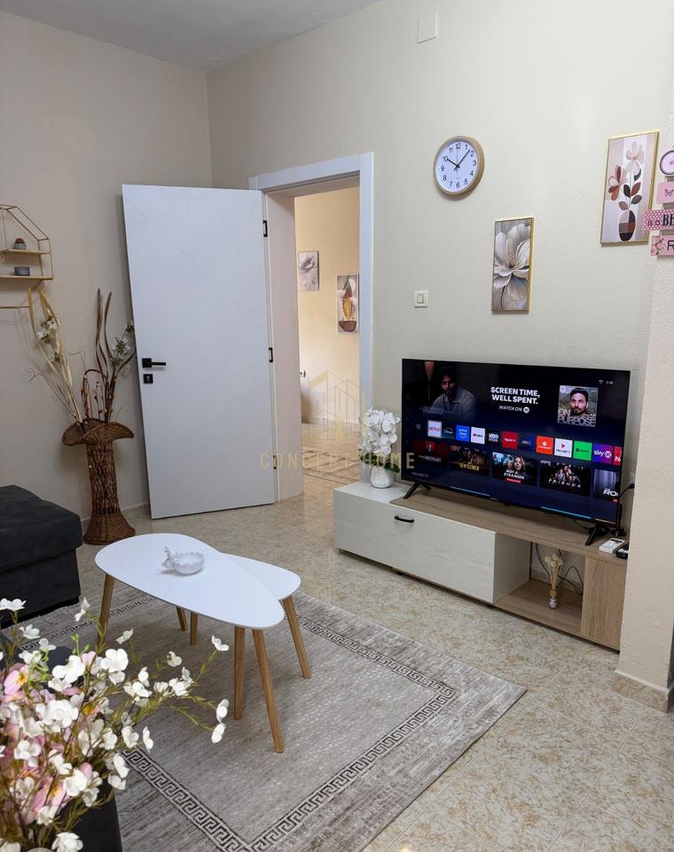 Jepet me qera apartament 1+1 tek rruga Elbasanit