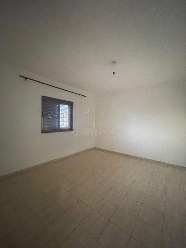 Jepet me qera 1+1 kati dyte shtepi private Kamez