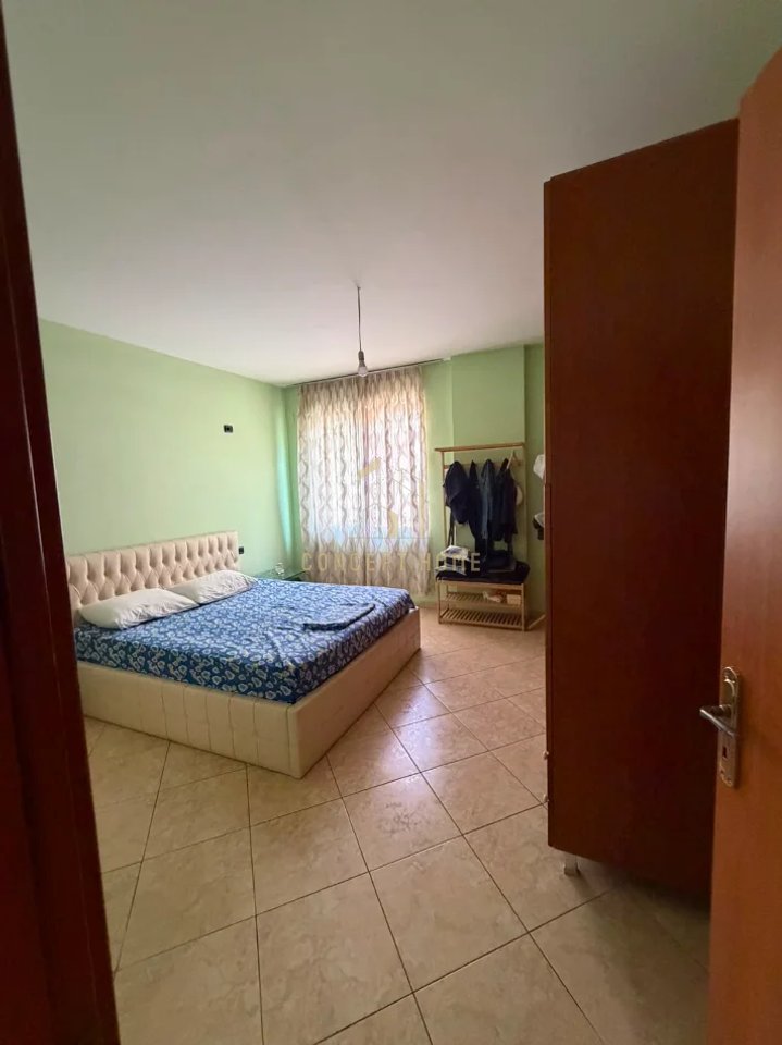 Jepet me qera apartament 1+1 ne Kombinat