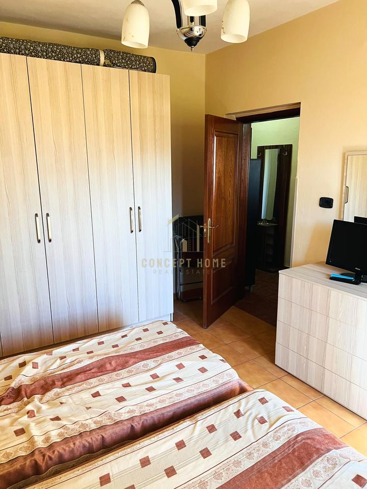 Jepet me qera apartament 2+1+2 Tek Xhamlliku