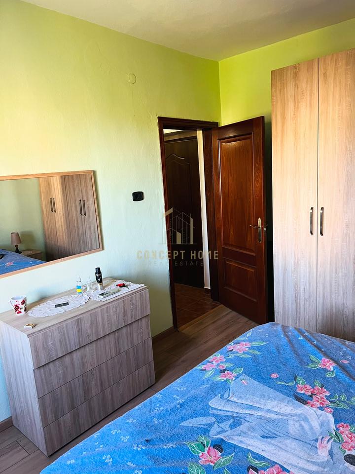 Jepet me qera apartament 2+1+2 Tek Xhamlliku