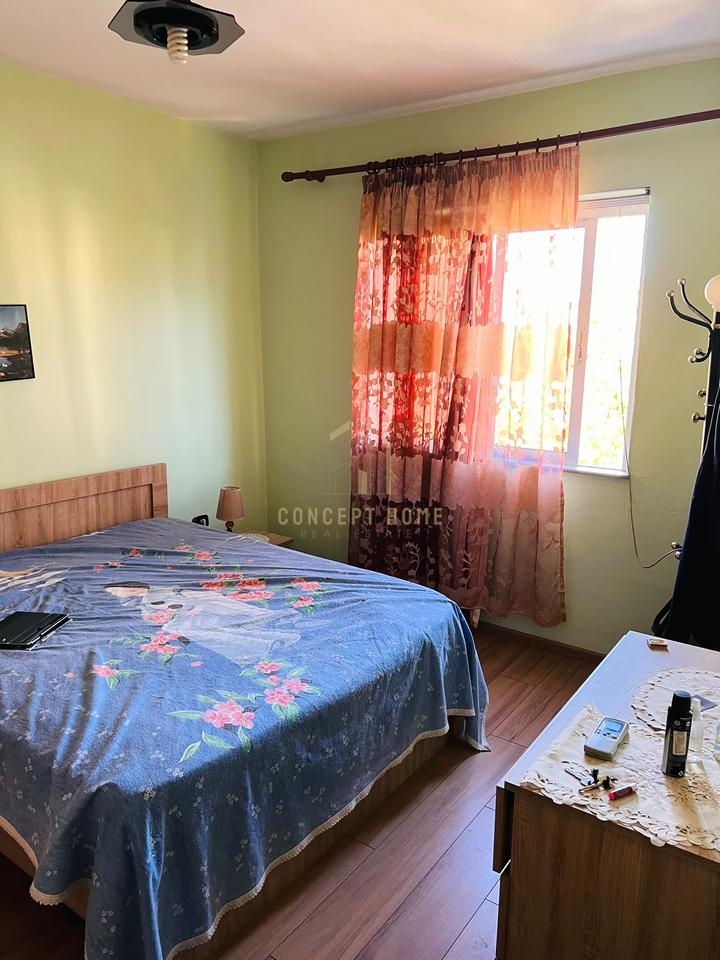 Jepet me qera apartament 2+1+2 Tek Xhamlliku