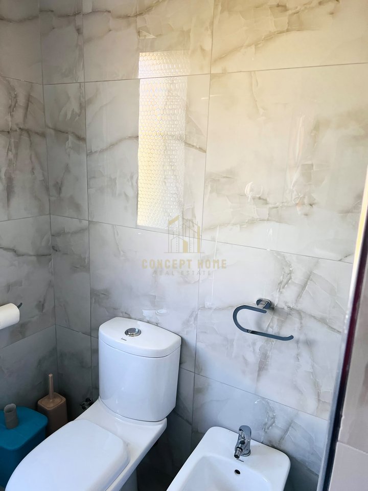 Jepet me qera apartament 2+1+2 Tek Xhamlliku