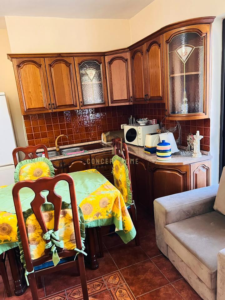 Jepet me qera apartament 2+1+2 Tek Xhamlliku