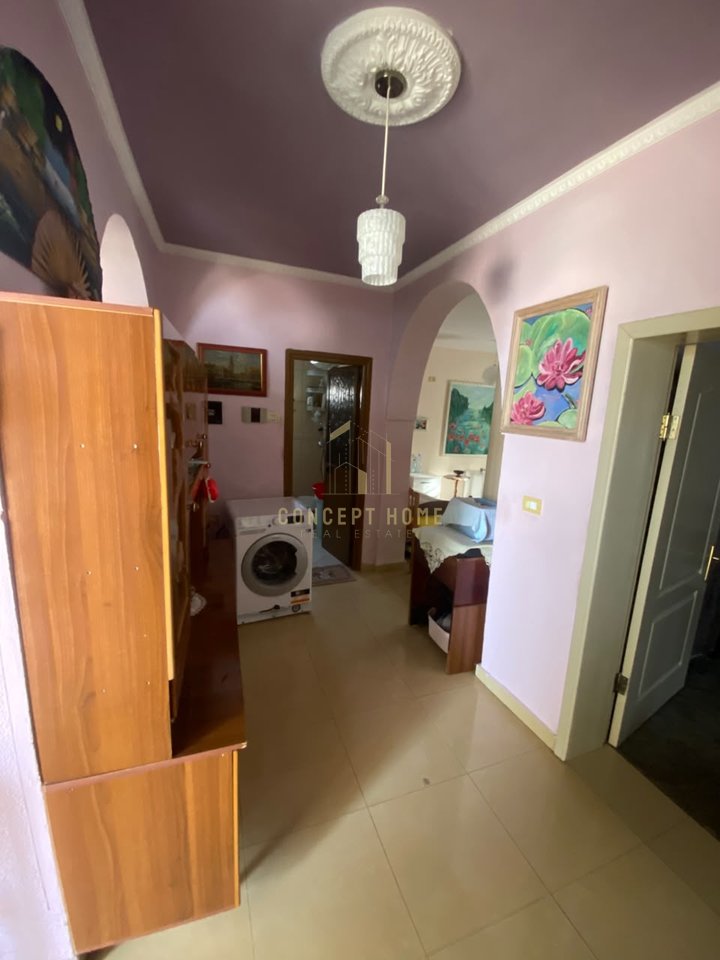 Shitet shtepi private prane ures se Institutit
