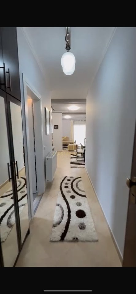 Jepet apartament me qera 2+1+post parkimi tek Kodra e Diellit