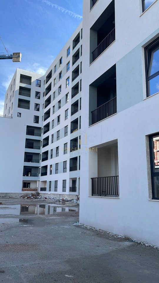 Shitet Apartament 1+1 ne Kamez