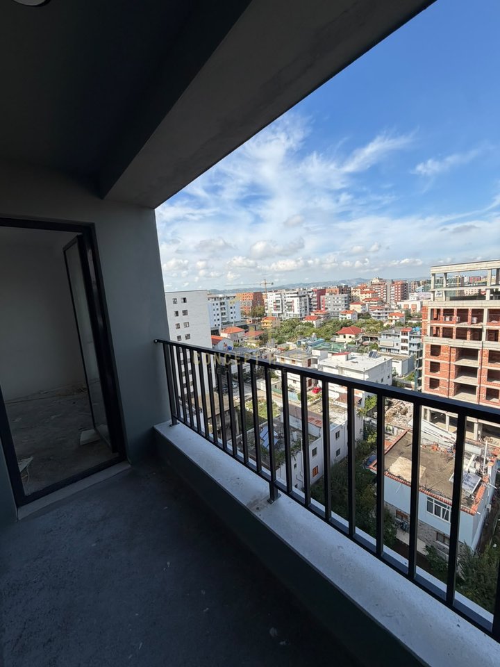 Shitet Apartament 1+1 ne Kamez