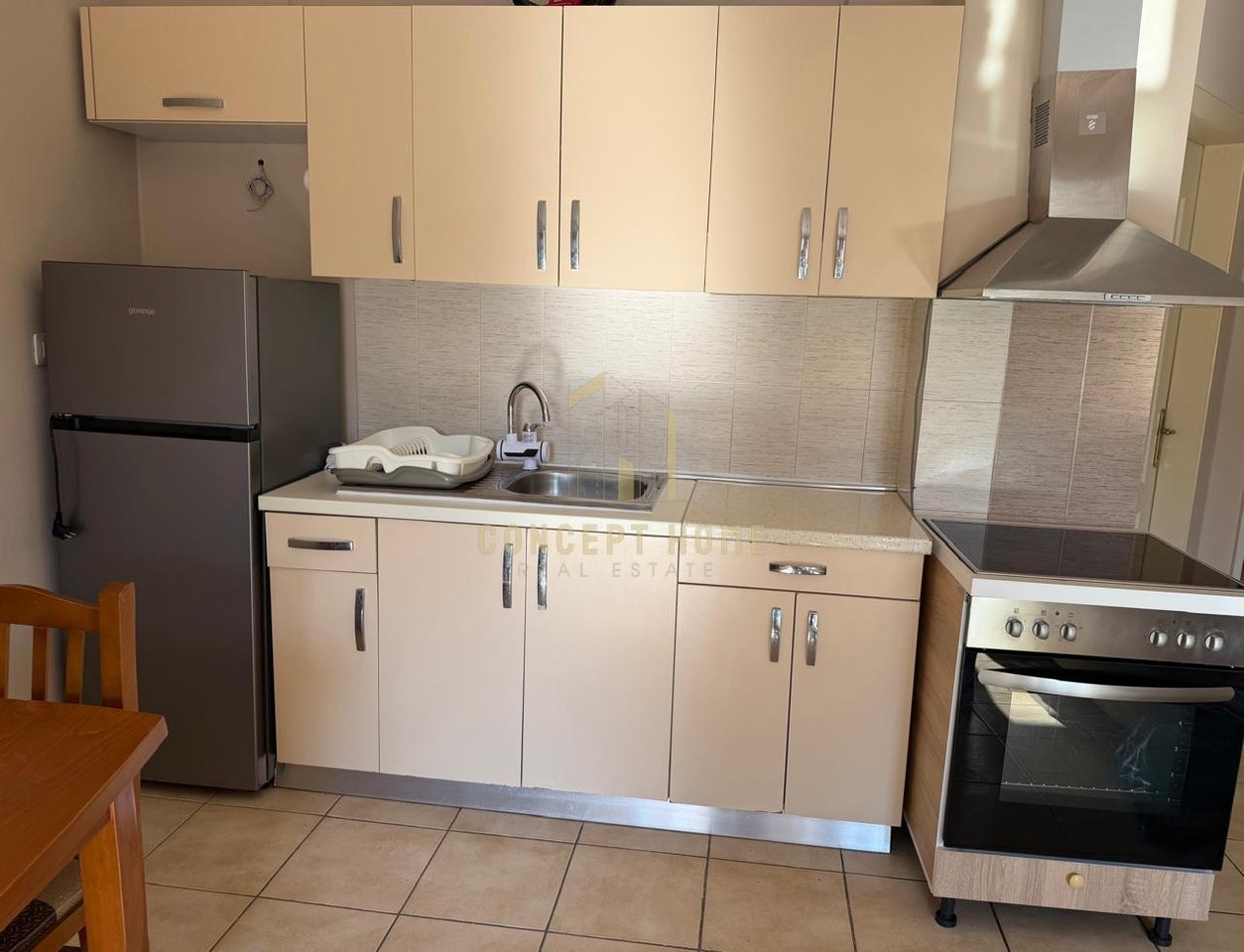 Jepet apartament me qera 1+1 Ne Astir