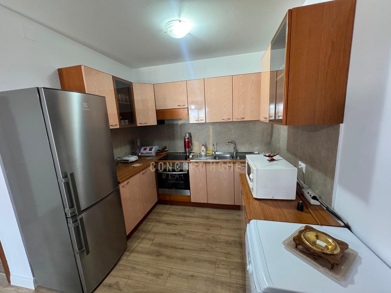 Jepet Apartament me qera 2+1+2 tek Komuna e Parisit