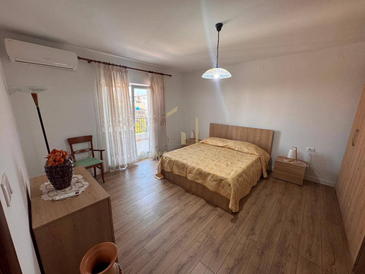 Jepet Apartament me qera 2+1+2 tek Komuna e Parisit