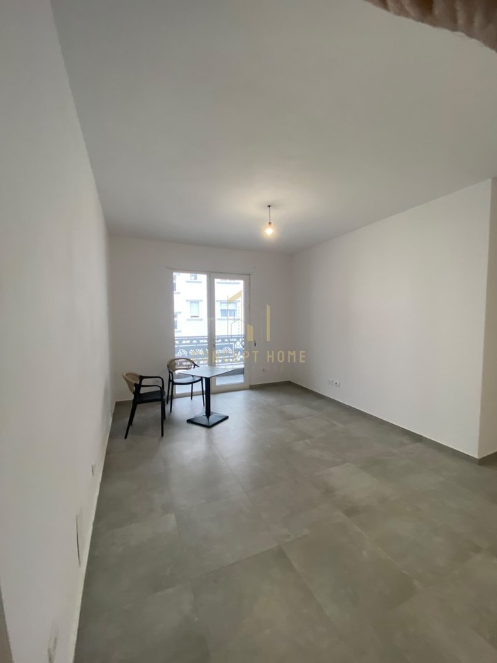 Jepet me qera apartament 2+1+2+ Post parkimi ne Kamez