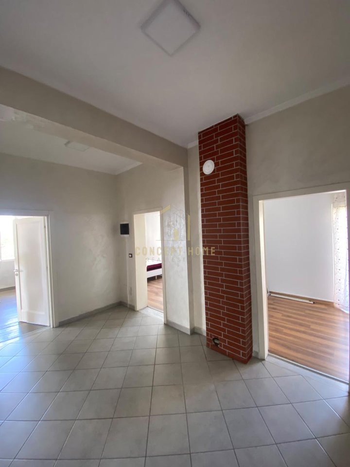 Jepet me qera apartament 3+1 ne Sauk
