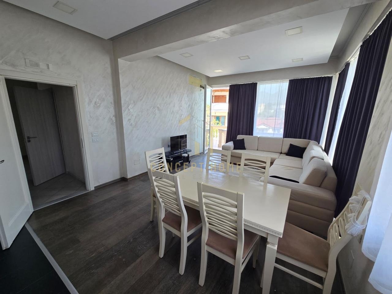 Jepet me qera apartament 3+1 ne Sauk