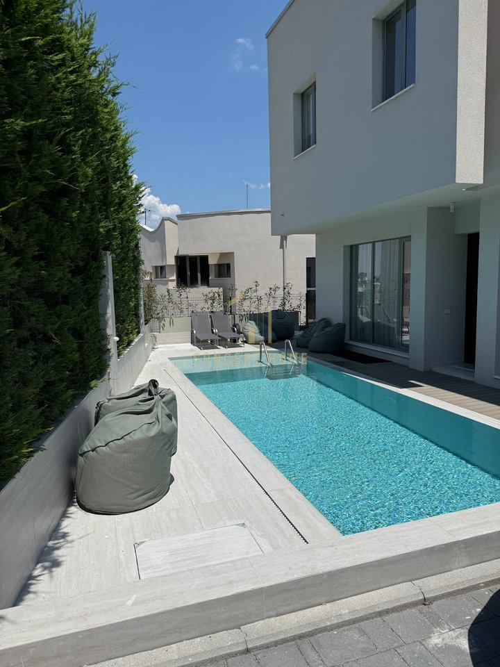 Villa in affitto con piscina a Liqeni i Thate