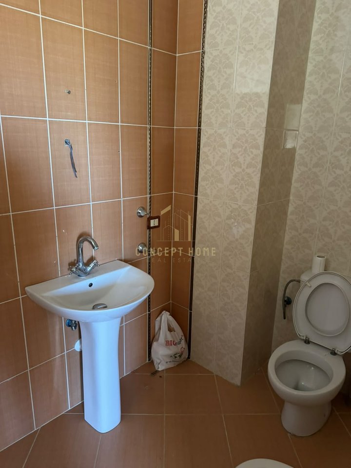 Jepet me qera apartament 2+1 Tek Liqeni i Thate