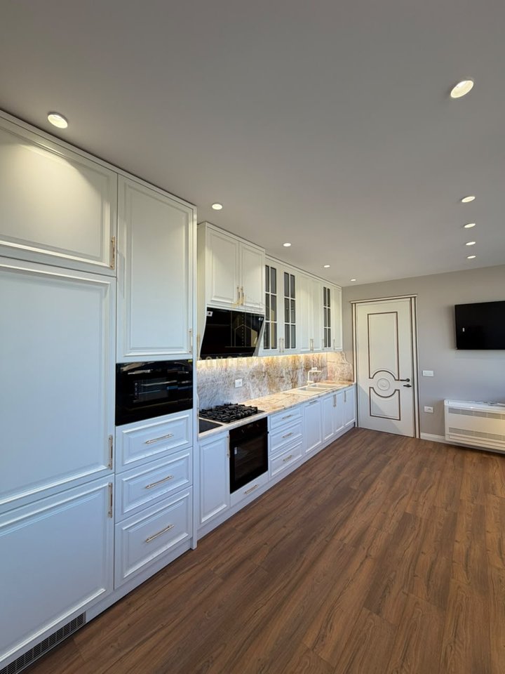 Jepet me qera Apartament 1+1 Ali Dem/Cmimi : 1300 euro