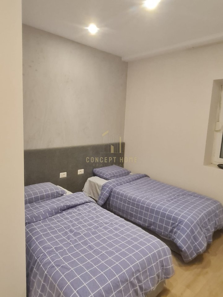 Shitet Apartament 2+1 ne Xhamllik