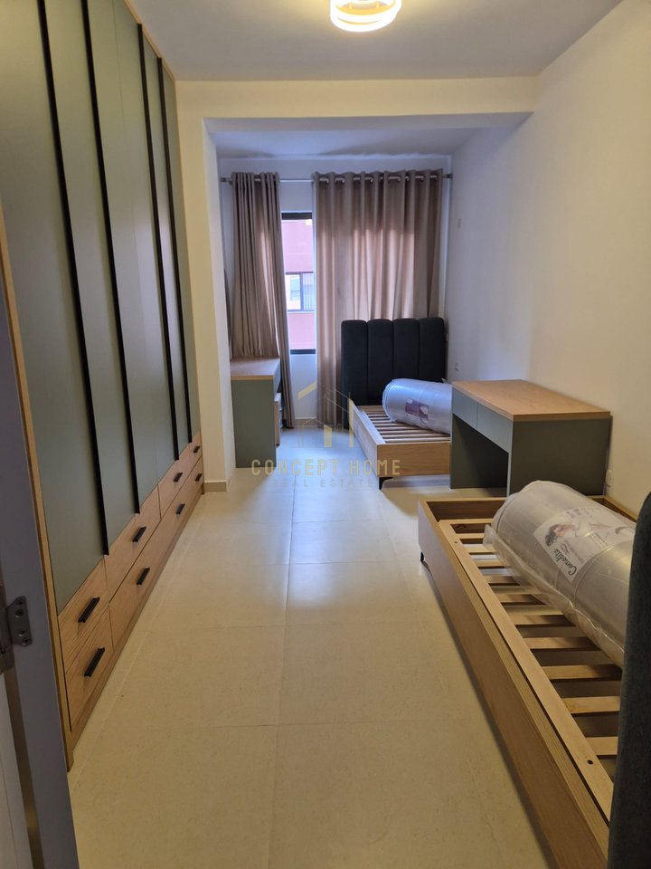 2+1+2 apartment for rent with a parking space on Elbasan Street