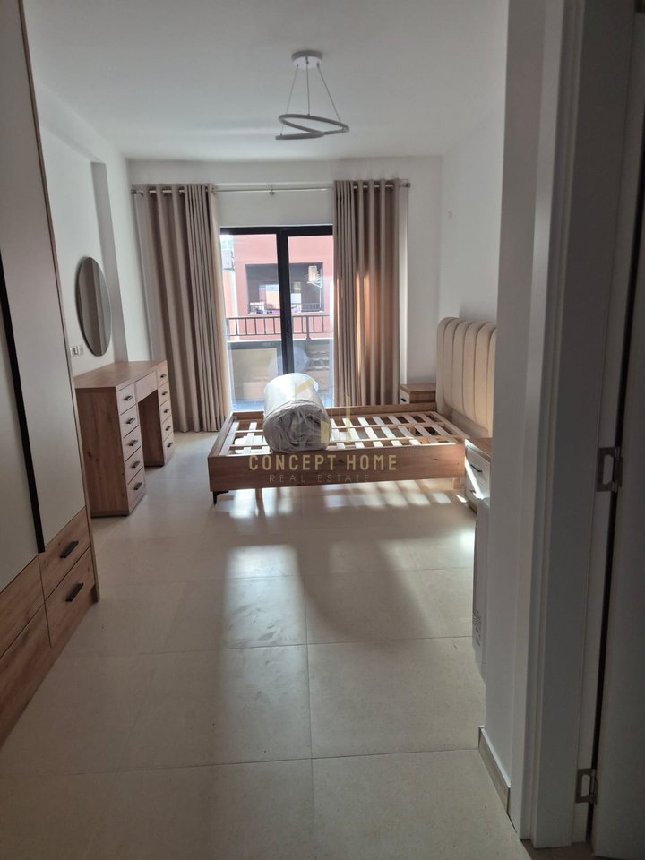 2+1+2 apartment for rent with a parking space on Elbasan Street