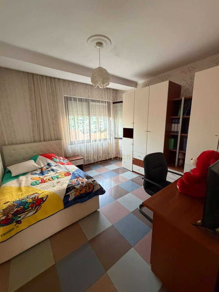 Shitet Apartament 3+1+2 ne Bllok