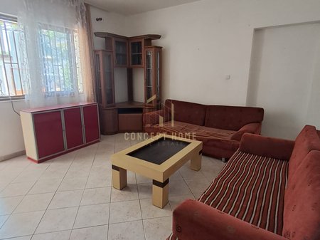 Jepet me qera apartament 1+1 ne Shkoze